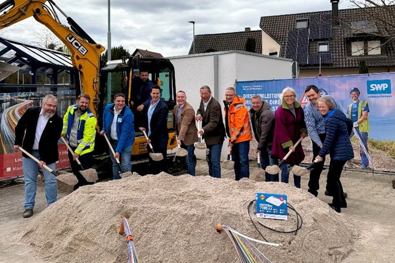 Gemeinsamer Spatenstich zum Glasfaserausbau in Neulingen