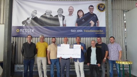 Übergabe des Spendenschecks an die Gemeinde Neulingen