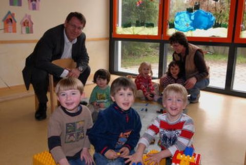 Bürgermeister Michael Schmidt und Kindergartenchefin Gabriele Zähringer besprachen notwendige räumliche Umgestaltungen im Kindergarten Sickenbrünnle in Bauschlott.
