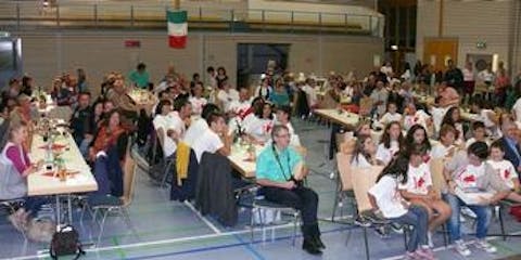 Besucher des Abschlussfestes