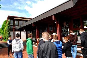 Schüler „älterer“ Jahrgänge, wie diese im Bild, wird es an der Friedrich-Weinbrenner-Schule in Bauschlott bald nicht mehr geben, denn die Haupt- und Werkrealschule wird derzeit aufgelöst. Jetzt hat die Diskussion über eine Ganztagesgrundschule begonnen.