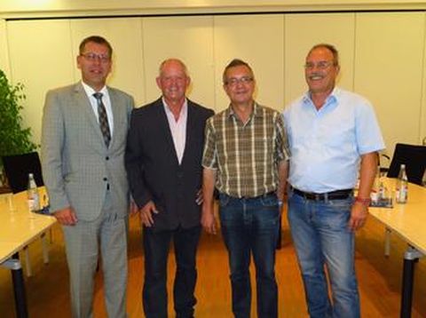 (von links): Bürgermeister Michael Schmidt und seine Stellvertreter Heinrich Furrer (FWV), Reiner Roth (SPD) und Walter Bischoff (CDU).