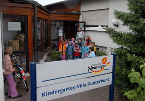 Bild Schott:Mit Sanierungsmaßnahmen wird der Kindergarten „Villa Kunterbunt“ in Bauschlott für die Zukunft fit gemacht. Der Eingangsbereich soll durch ein Vordach wettergeschützt werden.