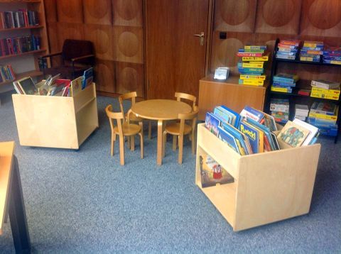Gemütliche Lese- und Spielecke für die jüngsten Besucher